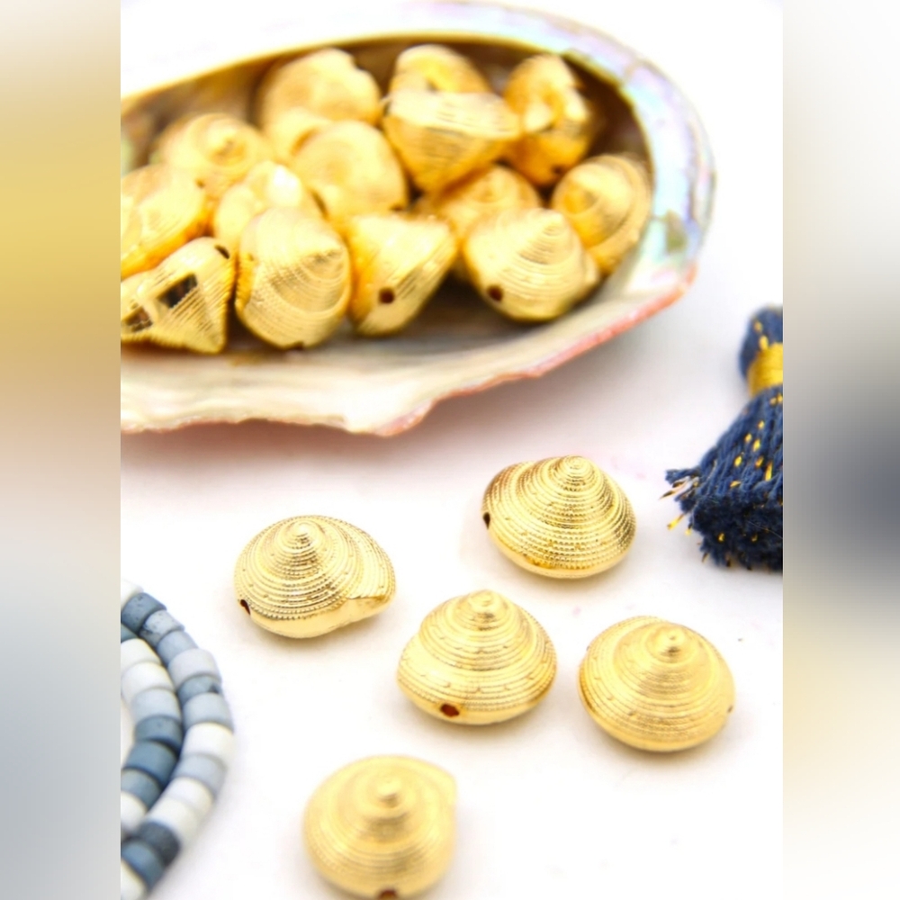Golden Snail Shell, German Resin Pendant, 17mm, Focal Bead